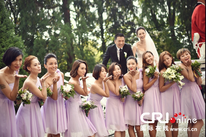 李小冉比利時(shí)辦婚禮 朱丹、鐘欣潼、應(yīng)采兒做伴娘
