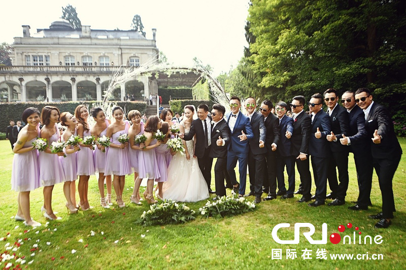 李小冉比利時(shí)辦婚禮 朱丹、鐘欣潼、應(yīng)采兒做伴娘