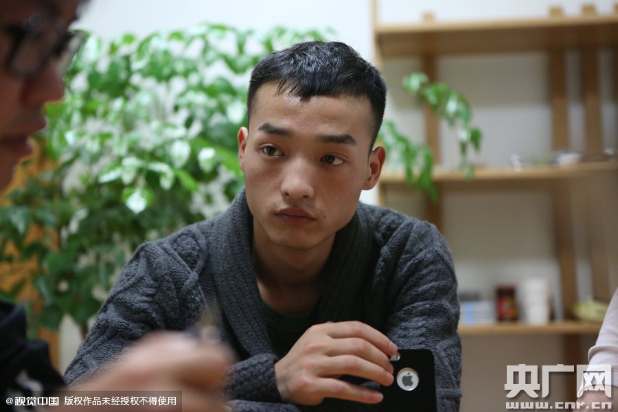 網(wǎng)絡(luò)紅人葉良辰現(xiàn)身浙江臺(tái)州，接受記者的專訪。