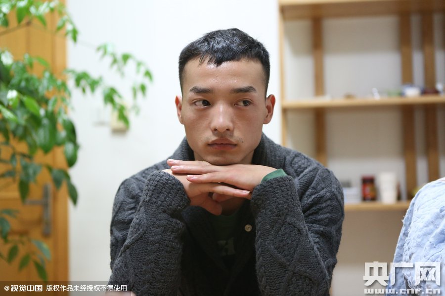 網(wǎng)絡(luò)紅人葉良辰現(xiàn)身浙江臺(tái)州，接受記者的專訪。