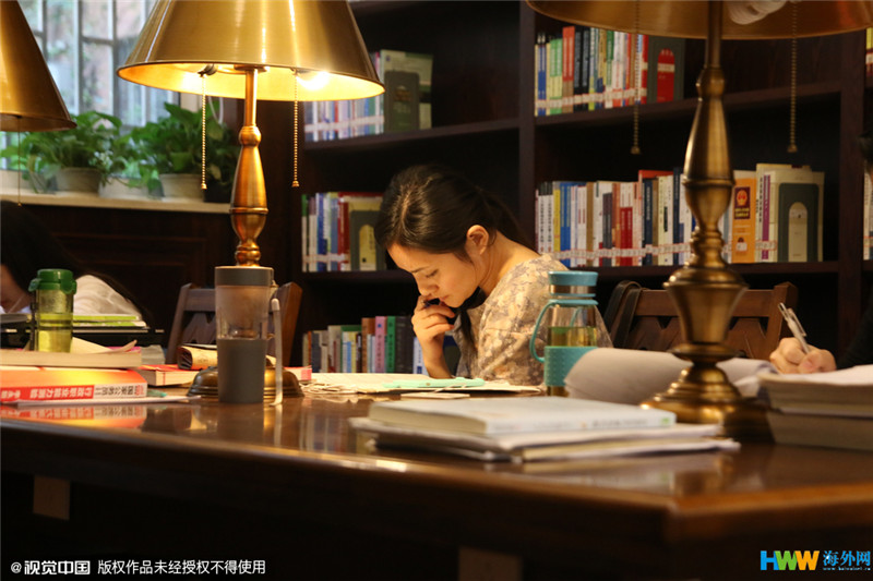 重慶大學(xué)改造翻新的“民國(guó)風(fēng)圖書(shū)館”走紅網(wǎng)絡(luò)，引得無(wú)數(shù)網(wǎng)友點(diǎn)贊