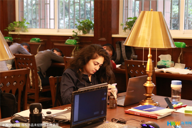 重慶大學(xué)改造翻新的“民國(guó)風(fēng)圖書(shū)館”走紅網(wǎng)絡(luò)，引得無(wú)數(shù)網(wǎng)友點(diǎn)贊