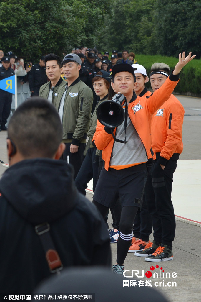 《奔跑吧兄弟》第三季劇組到南京錄制節(jié)目。