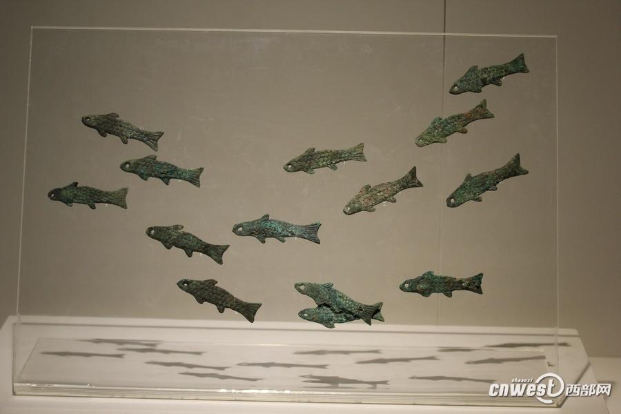 青銅魚符，有專家推測(cè)是覆蓋棺槨所用荒帷上懸掛的裝飾物。