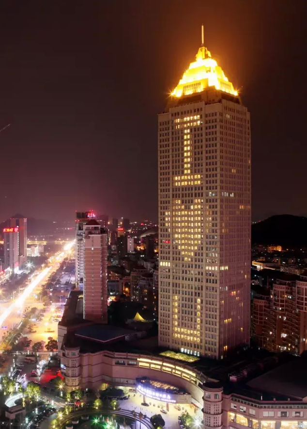 情人節(jié)最溫暖告白！84歲老人包下整樓示愛老伴