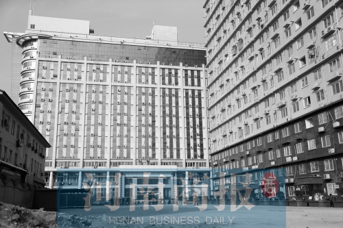 因購(gòu)房尾款沒(méi)有交齊，鄭州一小區(qū)多戶業(yè)主的生活用水被停掉，有的連續(xù)半個(gè)月沒(méi)水吃。