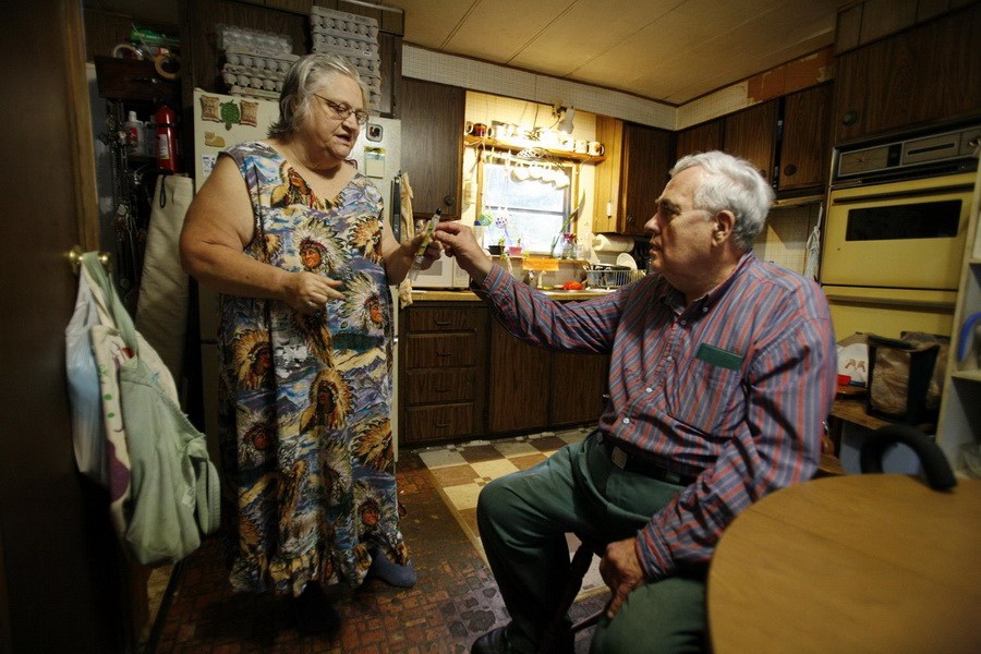 9年前，里克在聽(tīng)說(shuō)奧德塞的生活陷入困境后又讓她回來(lái)和自己一起住。