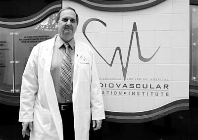 這是負責這一項目的生物學家斯圖爾特·威廉斯今年3月6日接受采訪時拍的照片。