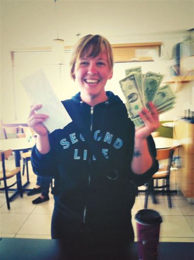 找到錢的“粉絲”會上傳一張與錢的合照。