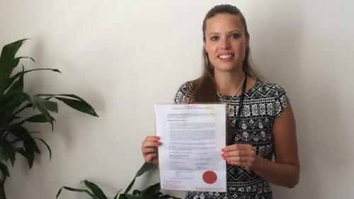 勞拉·E·S·馬修斯的護(hù)照簽名欄用的是L.Skywalker（L.天行者）。