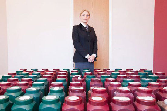 英25萬具骨灰滯留殯儀館，部分存放逾40年無人認領。（網(wǎng)頁截圖）