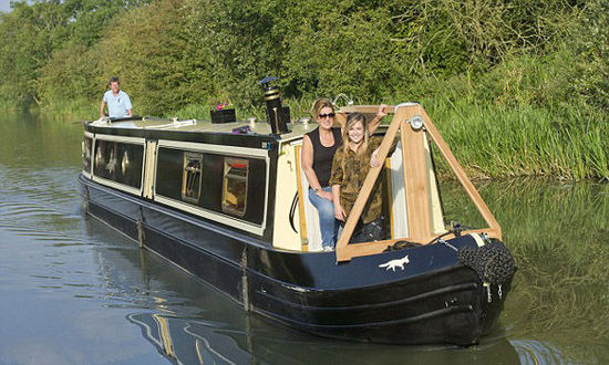 學(xué)生公寓住宿費太貴 倫敦女大學(xué)生買小船當(dāng)住所(組圖) 學(xué)生公寓住宿費太貴 倫敦女大學(xué)生買小船當(dāng)住所(組圖)