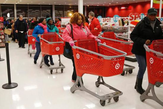 在整個感恩節(jié)假期，美國零售業(yè)銷售下降11%，為連續(xù)第二年下降。