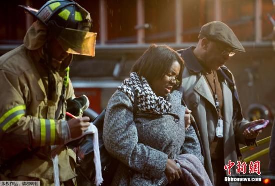 當(dāng)?shù)貢r間1月12日，美國華盛頓市中心朗方廣場站突然冒出濃煙，事件導(dǎo)致一名女性喪生。