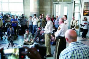 　圣路易斯縣檢方15日宣布，當(dāng)?shù)鼐揭炎カ@12日在弗格森市槍擊兩名執(zhí)勤警察的犯罪嫌疑人威廉斯。