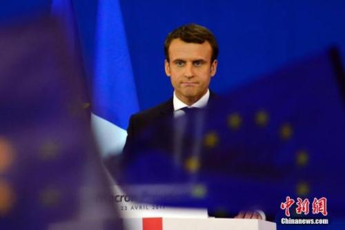 圖為馬克龍在慶祝集會上。中新社記者 龍劍武 攝