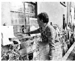 老人家中被盜四次，因而如此來保護(hù)自己