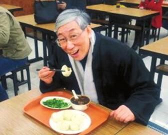 吳頌今到慶豐包子鋪找靈感。