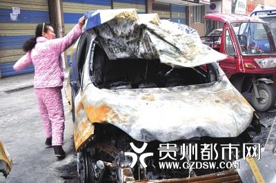 才跑8000公里的車被燒得不成樣子。