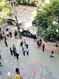 市民提供給賀偉的事發(fā)時雙方沖突照片。