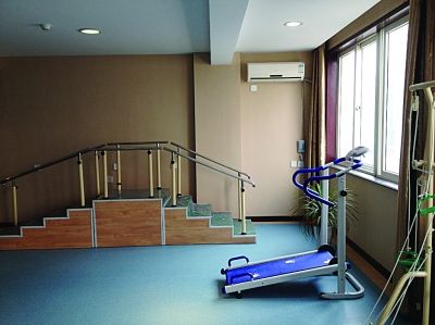  中心里健身設(shè)施一應(yīng)俱全。