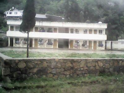 昨日，貴州畢節(jié)某小學(xué)，只有二、四、六三個(gè)年級，四年級學(xué)生30多名。讀者供圖