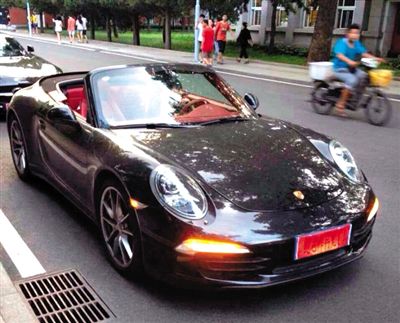 近日，一組“北體大畢業(yè)典禮豪車云集堪比車展”組圖在網(wǎng)絡(luò)爆紅。網(wǎng)絡(luò)截圖