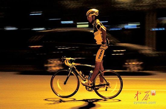 鄭州商務內(nèi)環(huán)成飆車場 蘭博基尼等豪車頻現(xiàn)(圖)