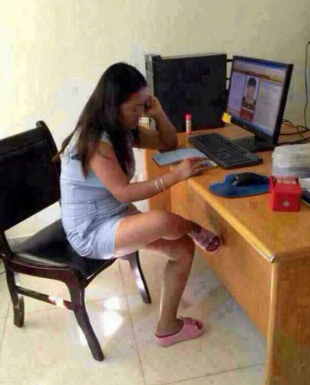 陜西一派出所戶協(xié)員穿拖鞋上班態(tài)度蠻橫被辭退 陜西一派出所戶協(xié)員穿拖鞋上班態(tài)度蠻橫被辭退