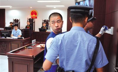 宣判后，馬凱被帶出法庭時(shí)，沖著旁聽席上的姐姐喊道：“照顧好媽”。