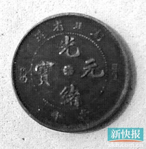 村民挖到錢幣引來挖掘機(jī)掘?qū)?調(diào)查系風(fēng)水物品