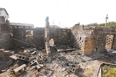 湖南省婁底市婁星區(qū)石井鎮(zhèn)山泉村橋溪港煤礦設備被搶劫一空，形成了廢墟