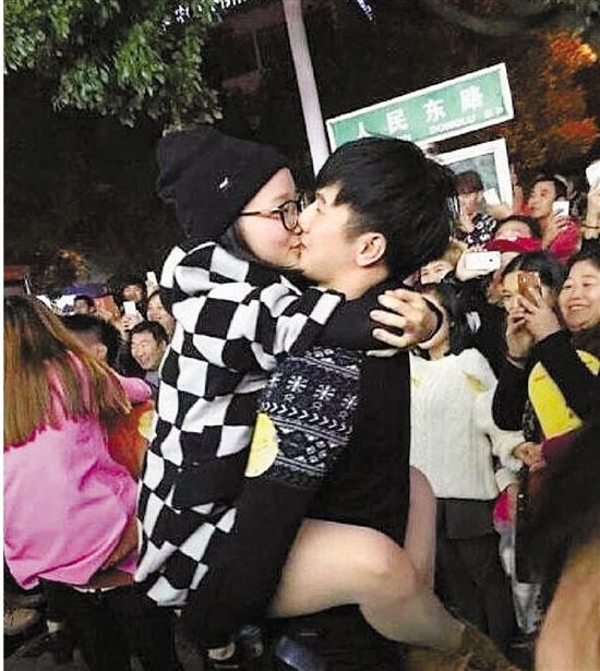 雖只是縣城的比賽，但水準(zhǔn)著實(shí)不低，居然有選手采用考拉式。