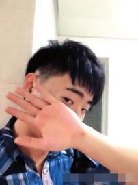 事發(fā)前，小曾發(fā)出一張剛剛剪完短發(fā)的照片。