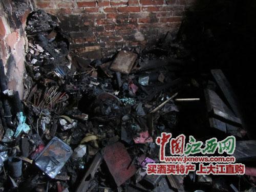 南昌一村支書失火房中抱出液化氣罐 救獨居老太 南昌一村支書失火房中抱出液化氣罐 救獨居老太