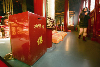 景區(qū)私設(shè)的功德箱已全部撤換，留下的功德箱屬于僧眾