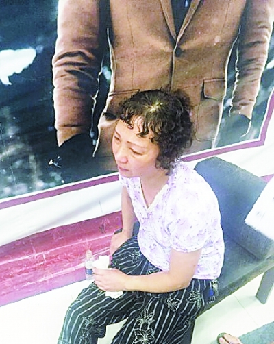 遇難女子家屬很悲傷。