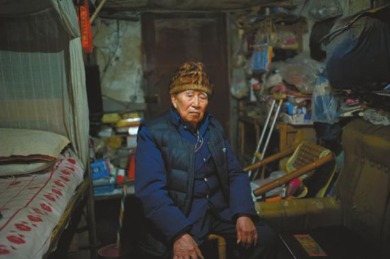 1月14日，成都五塊石車站附近，廖弟友在家接受記者采訪。