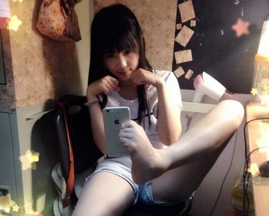 妹子們每周花至少五小時自拍，到底是為啥？