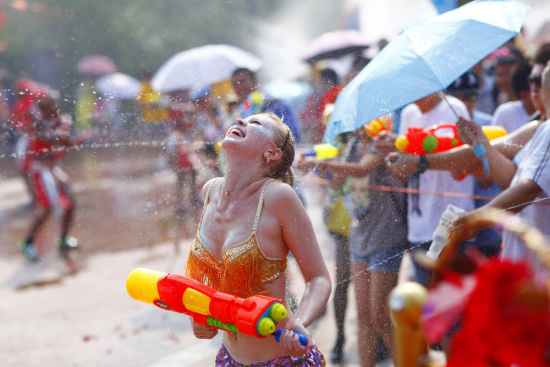 大連發(fā)現(xiàn)王國(guó)開(kāi)啟“戲水狂歡”模式 大連發(fā)現(xiàn)王國(guó)開(kāi)啟“戲水狂歡”模式