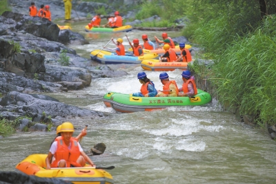 七夕節(jié),豫西大峽谷設“情侶漂流通道” 七夕節(jié),豫西大峽谷設“情侶漂流通道”