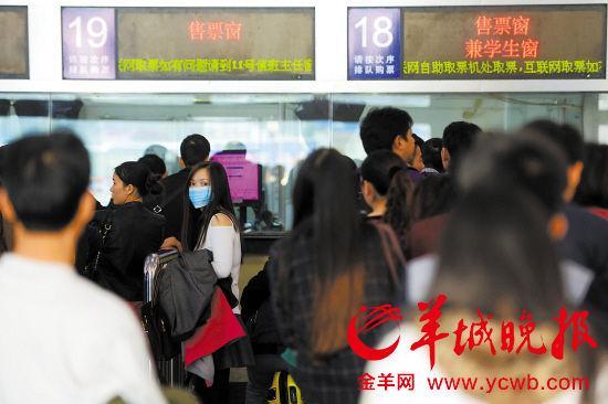 2015年春運,“囤票”不再是黃牛的專屬行為,普通乘客也開始加入其中。