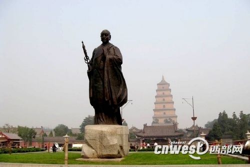 樹立于大雁塔前的唐玄奘像,他是中印兩國悠久交流史的代表人物。