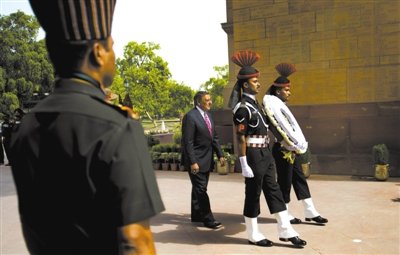 　　6日，帕內(nèi)塔在新德里。他在印度訪問時稱，美國愿意為印度提供最先進的武器