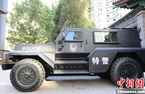 　　國產(chǎn)輕型聯(lián)合越野戰(zhàn)車側(cè)面照。張龍云攝