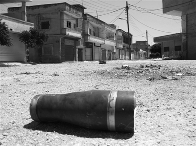 　11日，霍姆斯，政府軍和反對(duì)派武裝沖突過后留下一個(gè)彈殼。