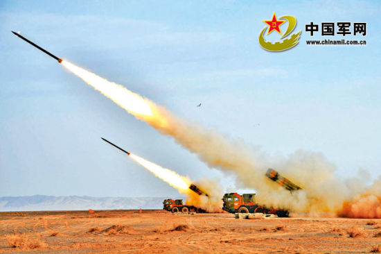 某新型火箭炮實(shí)施精確打擊。劉文峰攝