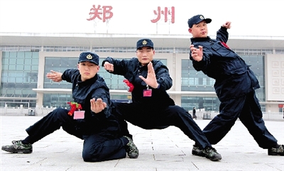 昨日，即將入伍的少林高手們啟程前合影留念