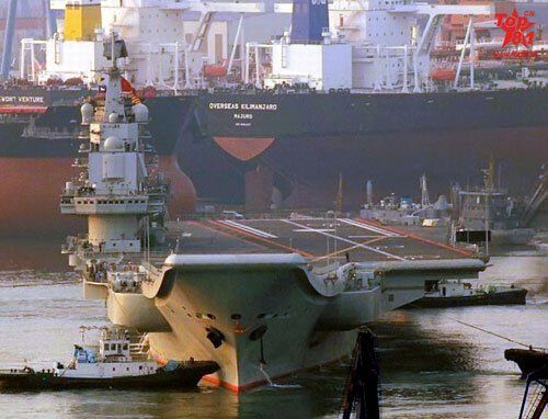 資料圖：中國(guó)航母離開(kāi)碼頭出海試航。