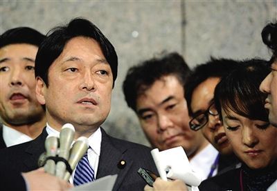 2月5日晚，日本防衛(wèi)省大臣小野寺召開緊急記者會，公開日本自衛(wèi)隊軍艦被中國軍艦雷達瞄準的消息。據(jù)稱，首相安倍晉三親自下達了公開的指令。